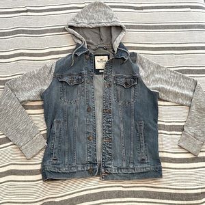 ⚡️Hollister Hooded Denim Jacket⚡️